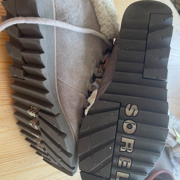 Women's Sorel Sherling Booties Size 7 - Picture 3 of 3